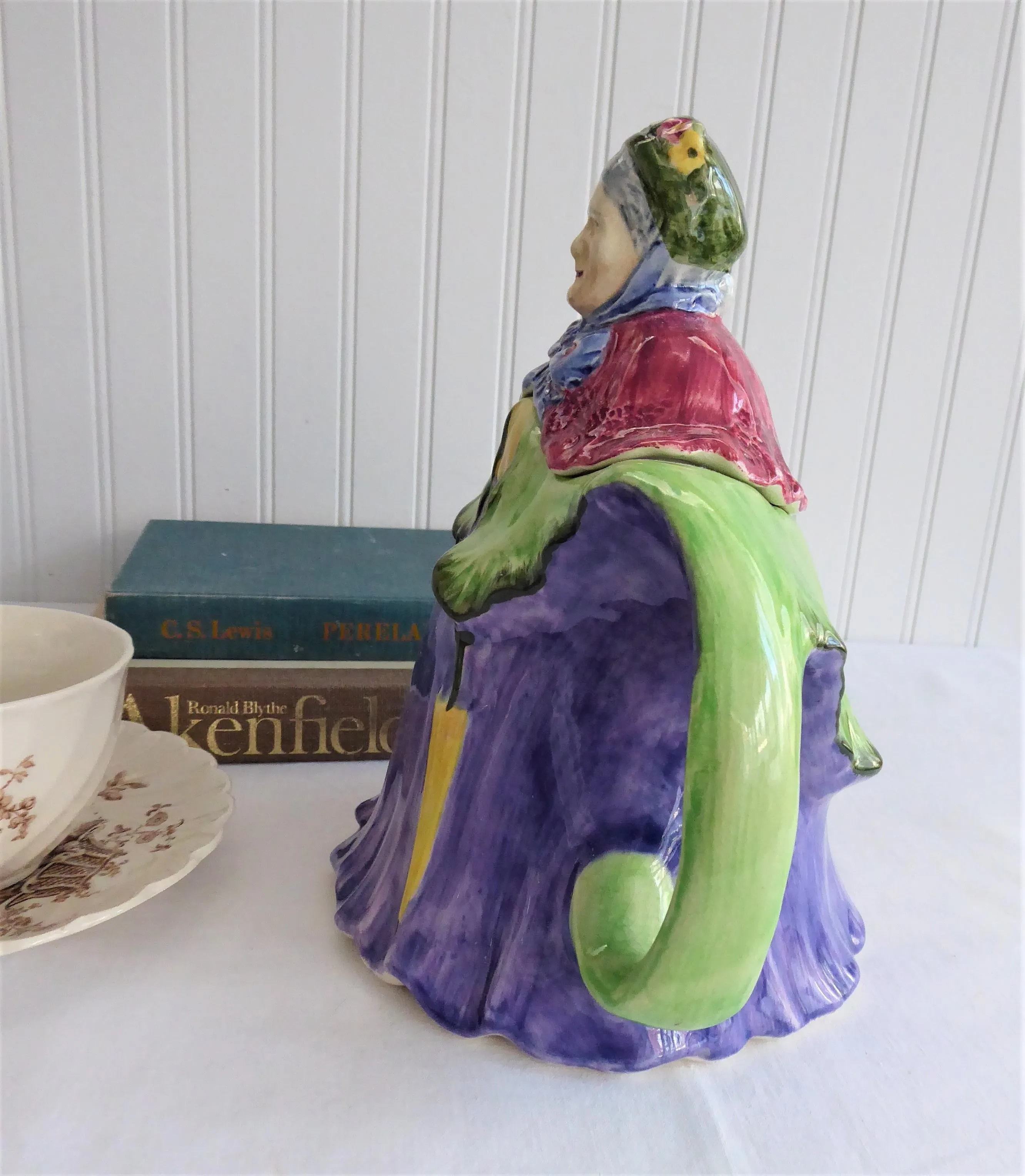 Little Old Lady Teapot English Figural Old Grandmother In Cape 1940s Large 32 Ounce