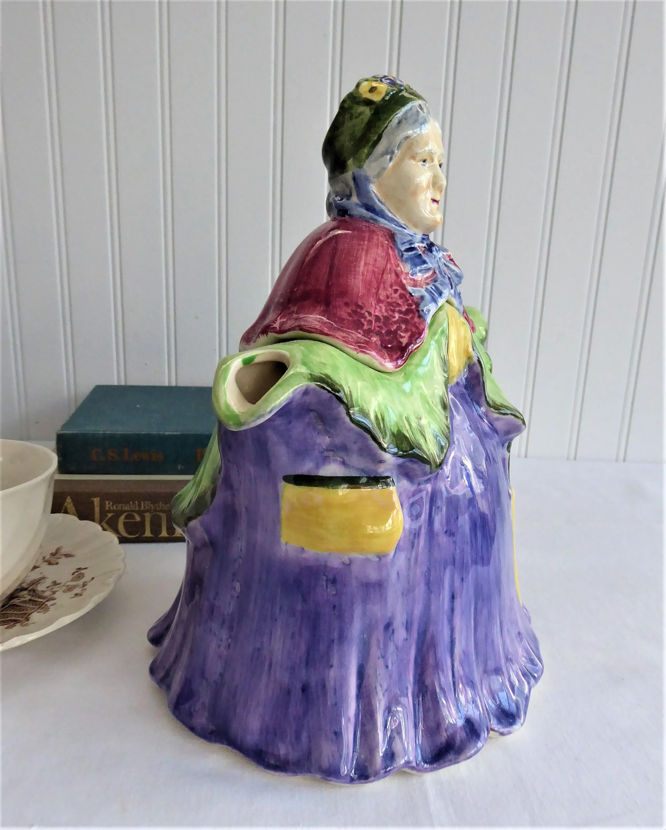 Little Old Lady Teapot English Figural Old Grandmother In Cape 1940s Large 32 Ounce