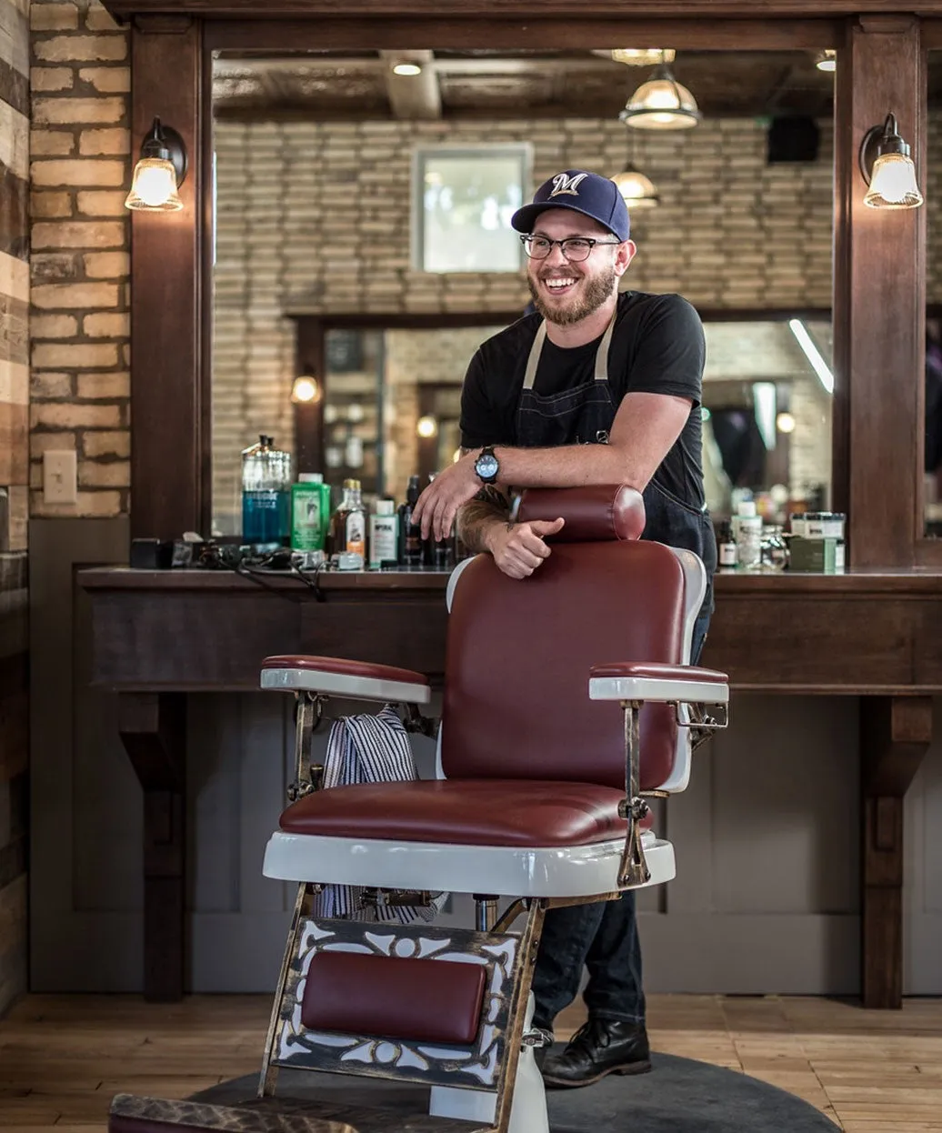 Pibbs 662 King Barber Chair