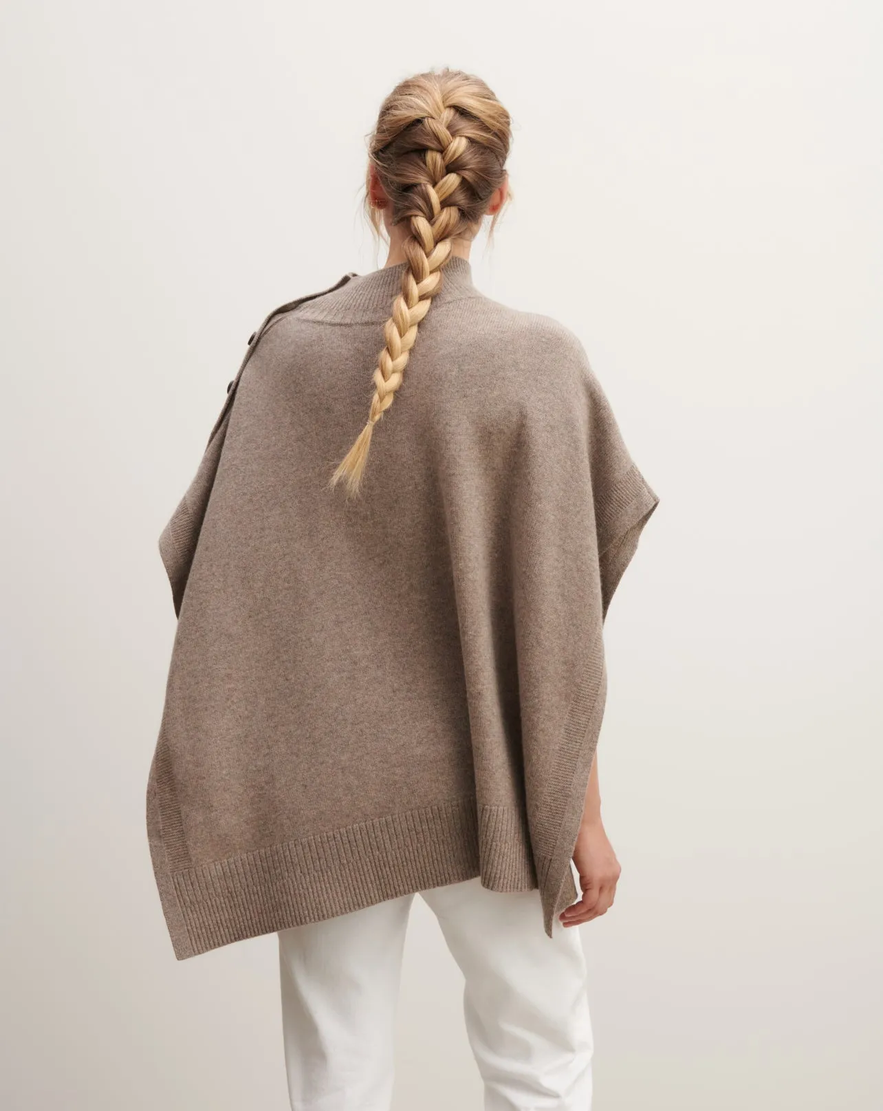 Poncho à boutons